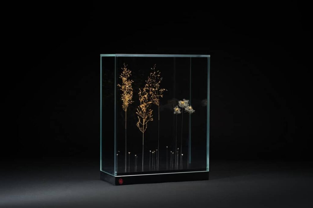 # Pensée vaporeuse : Œuvre composée d'agrostis, de fleurs de clématite des haies et de bourse à pasteur