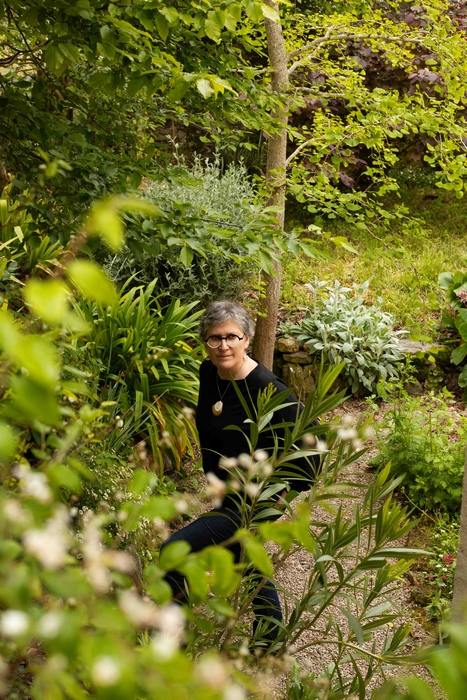 portrait-jardin-sophie-blanc-doreuse