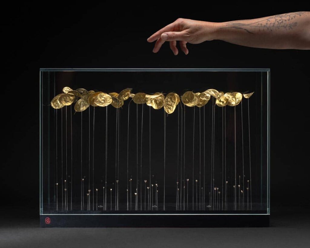 aimer-sous-la-pluie-sophie-blanc-doreuse-main